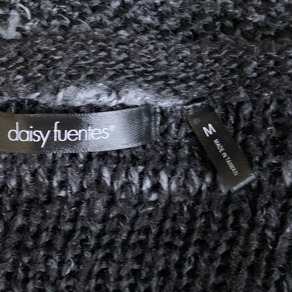 Women’s Daisy Fuentes fuzzy sweater - Picture 4 of 5